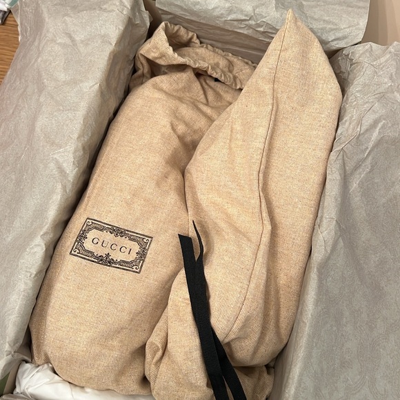 Gucci sandal with interlocking G - Picture 11 of 11